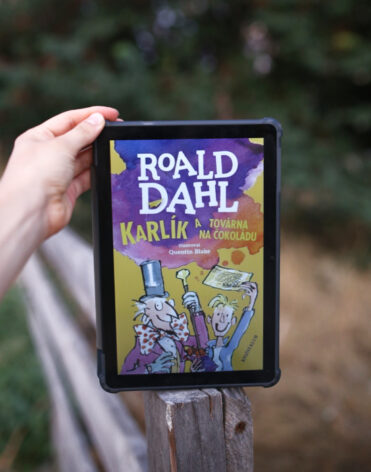 Karlík a továrna na čokoládu – Roald Dahl – recenze