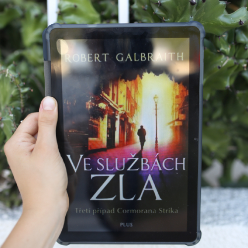 Ve službách zla - Robert Galbraith - recenze