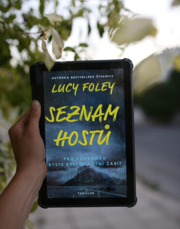 Seznam hostů – Lucy Foley – recenze