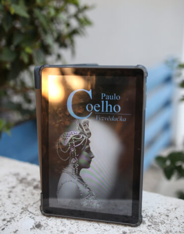 Vyzvědačka – Paulo Coelho – recenze