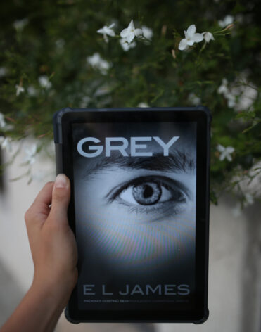 Grey – E. L. James – recenze