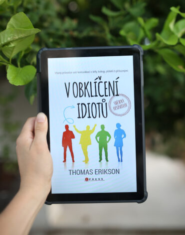 V obklíčení idiotů – Thomas Erikson – recenze